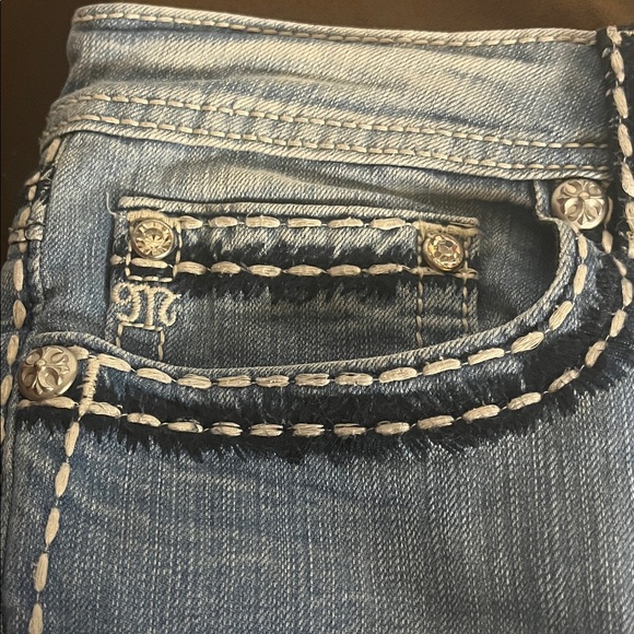 😄Miss Me boyfriend light wash capris jeans - Picture 5 of 7